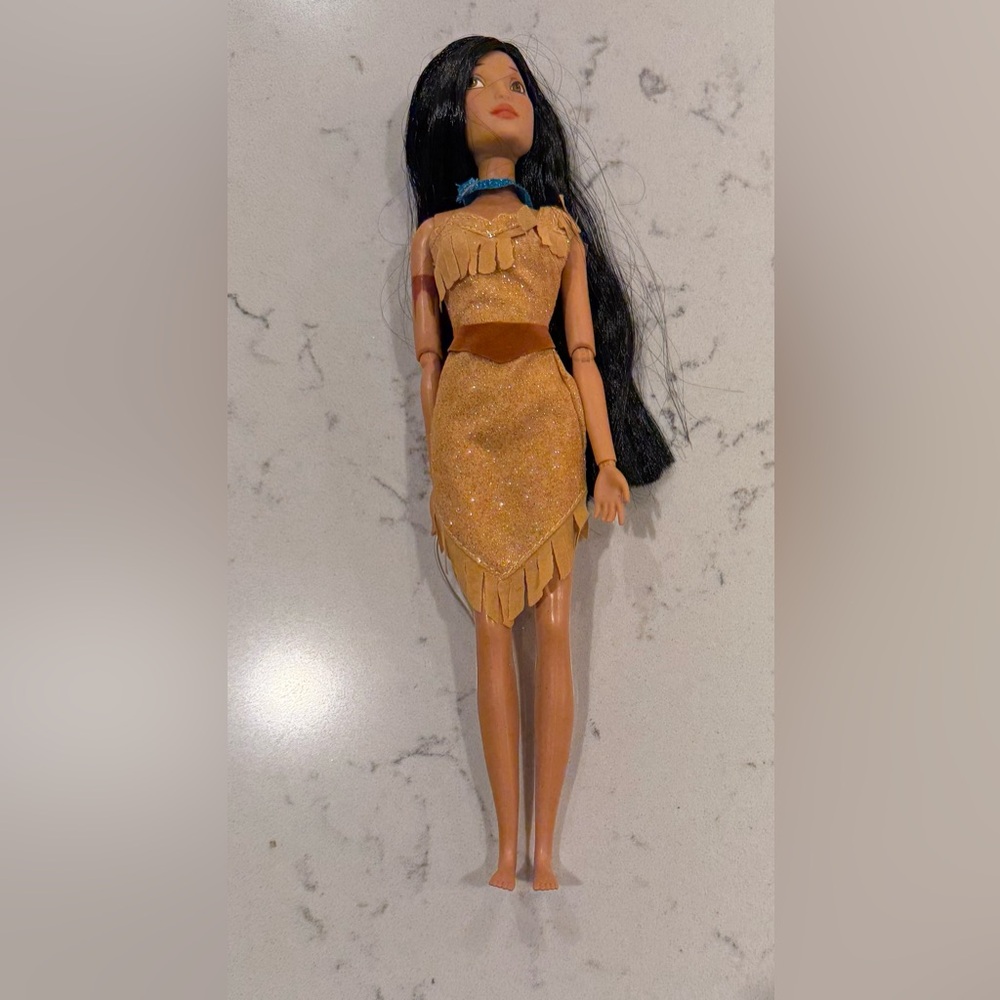 Disney Store 11‎ 1/2" Articulated Arms Classic Doll POCAHONTAS New w/o Box